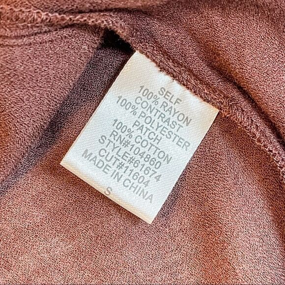 🍋 Chloe K • Sleeveless Hi-Low Top w/Embroidered Front - Picture 8 of 8